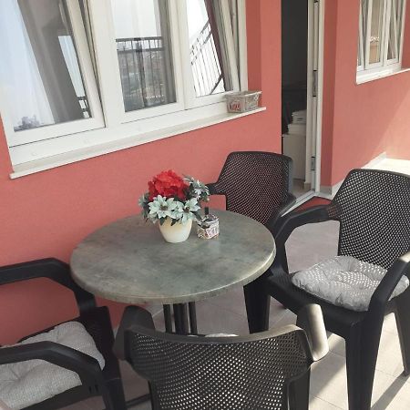 City Apartment Sara Makarska Exterior foto